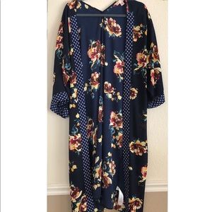 HAND OF GYPSIES FAUX SILK FLORAL SHAWL M